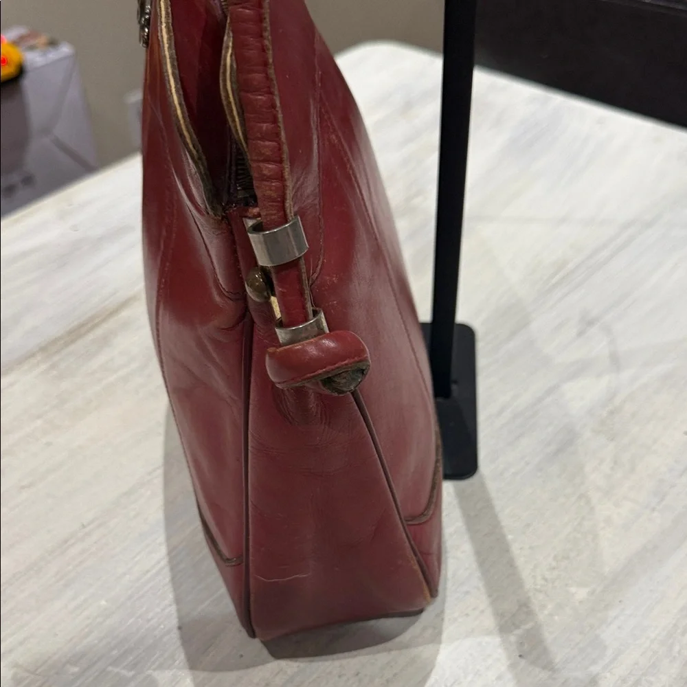 Etienne Aigner Vintage Red Leather Shoulder Bag with Brass Accent - Picture 5 of 14